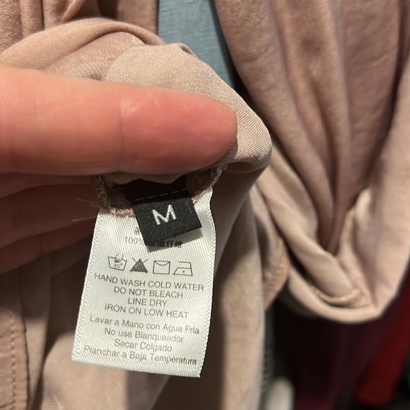 Beautiful blush colour top - Picture 5 of 8